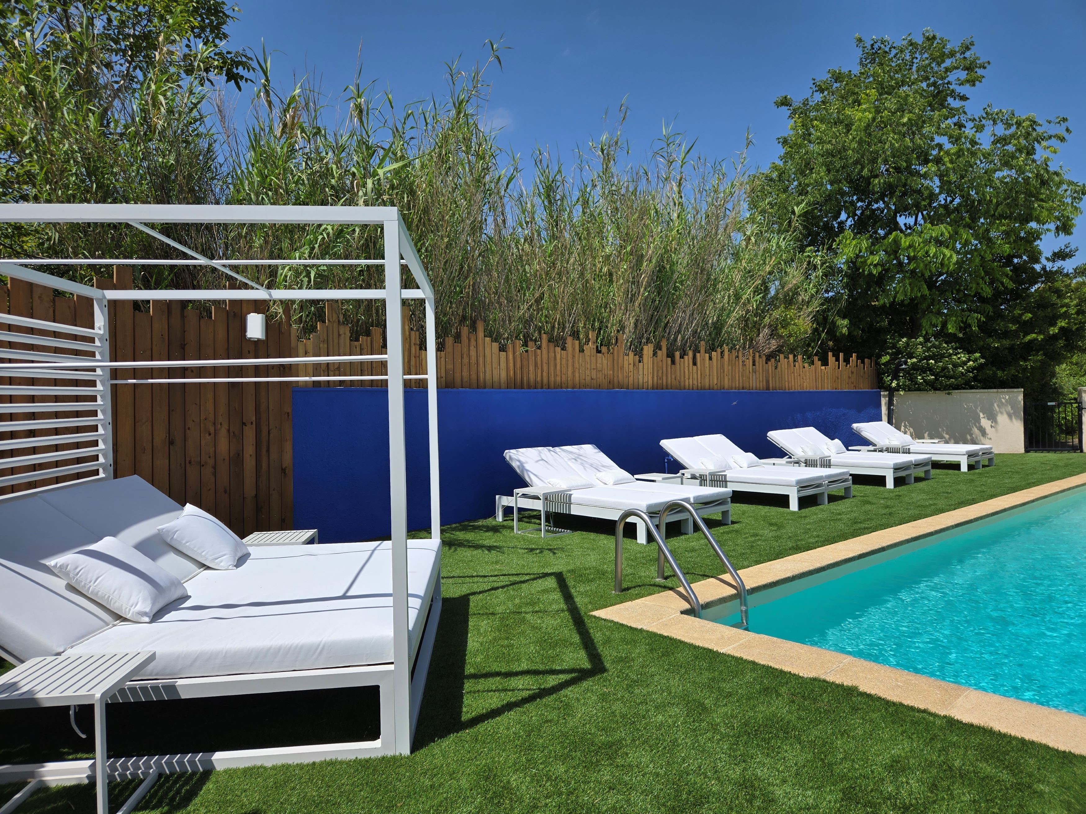 An image labelled Piscine
