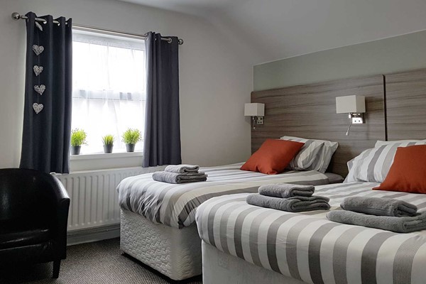 An image labelled Double & Single Room