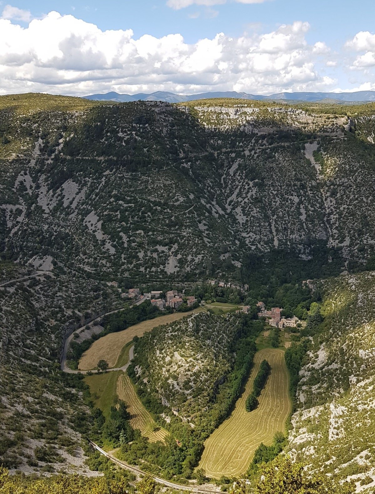 An image labelled Activités