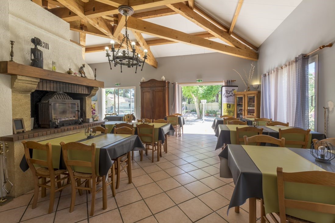 An image labelled Restaurant / où manger