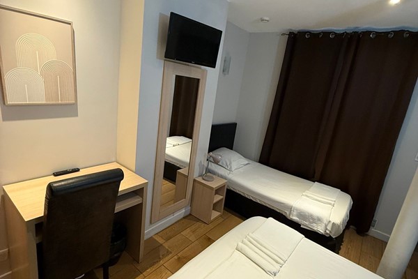 An image labelled Chambre Twin Standard