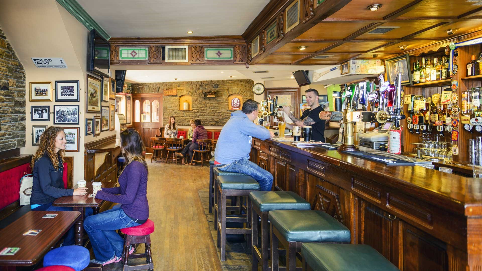 An image labelled Lounge or bar