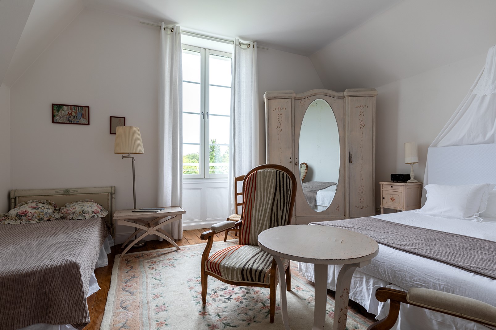An image labelled Photo de toute la chambre