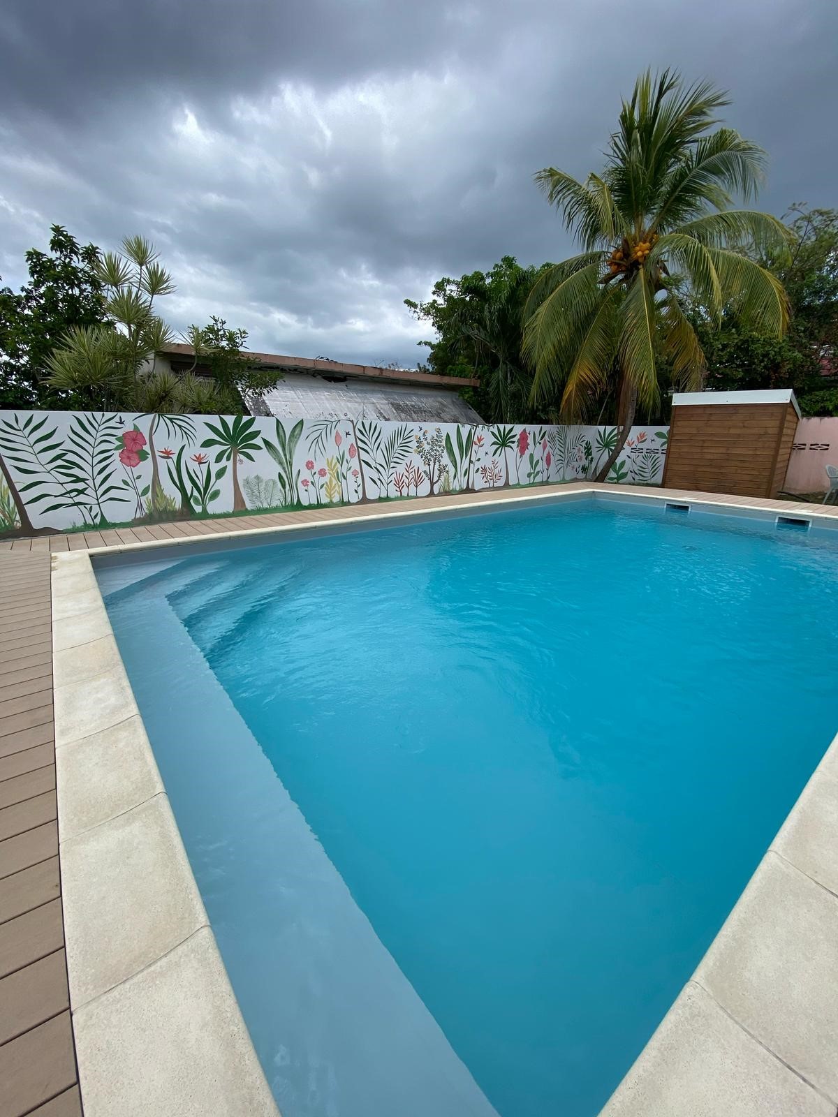 An image labelled Vue Piscine