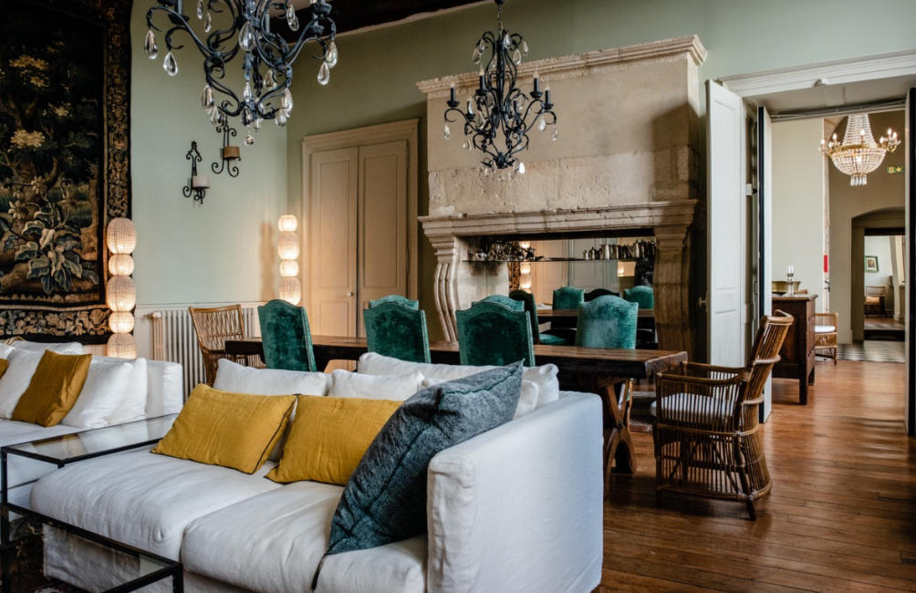 An image labelled Salon