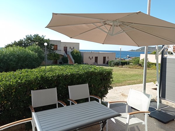 An image labelled Vue ( depuis la propriété / chambre )