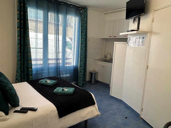 An image labelled Photo de toute la chambre