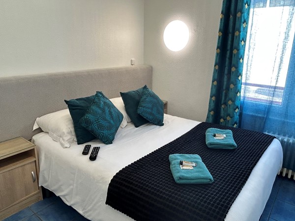 An image labelled Photo de toute la chambre