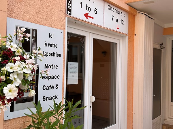 An image labelled Facade / Entrée