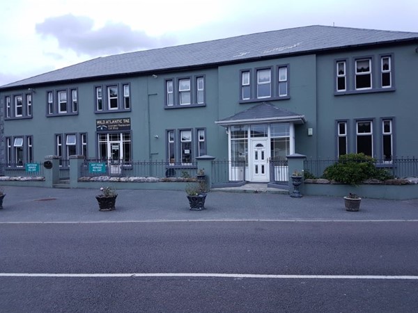 An image labelled Facade/entrance