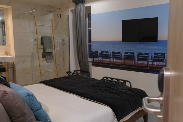 An image labelled Suite Deluxe