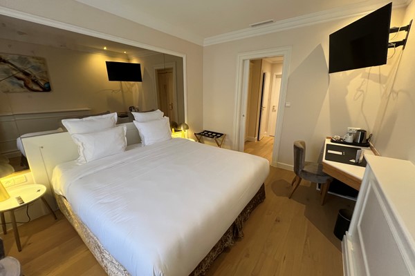 An image labelled Chambre Excellence Double/Twin