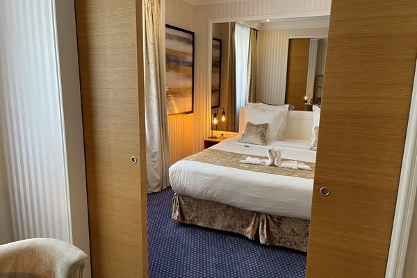 An image labelled Chambre Junior Suite