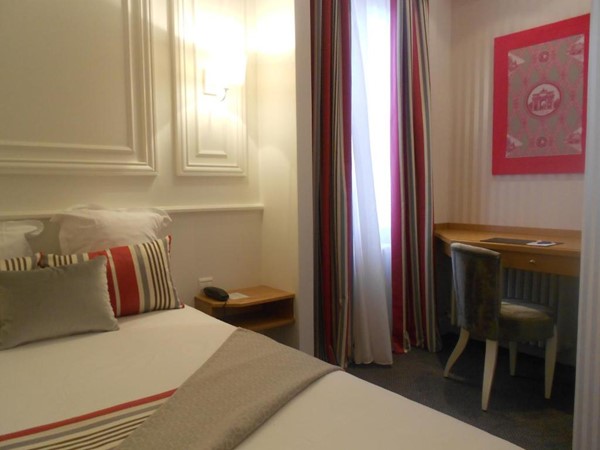 An image labelled Photo de toute la chambre