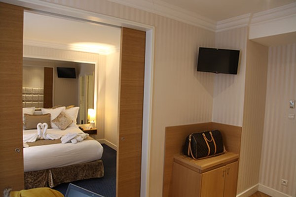 An image labelled Chambre Double Junior Suite