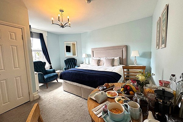 An image labelled Double Room with Kingsize Bed