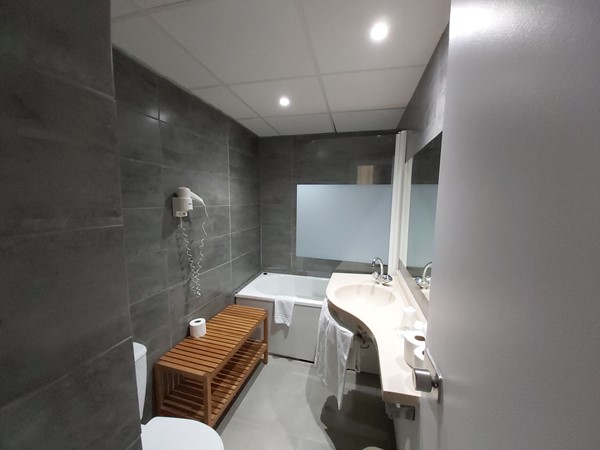 An image labelled Photo de toute la chambre