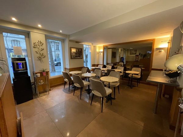 An image labelled Petit Déjeuner
