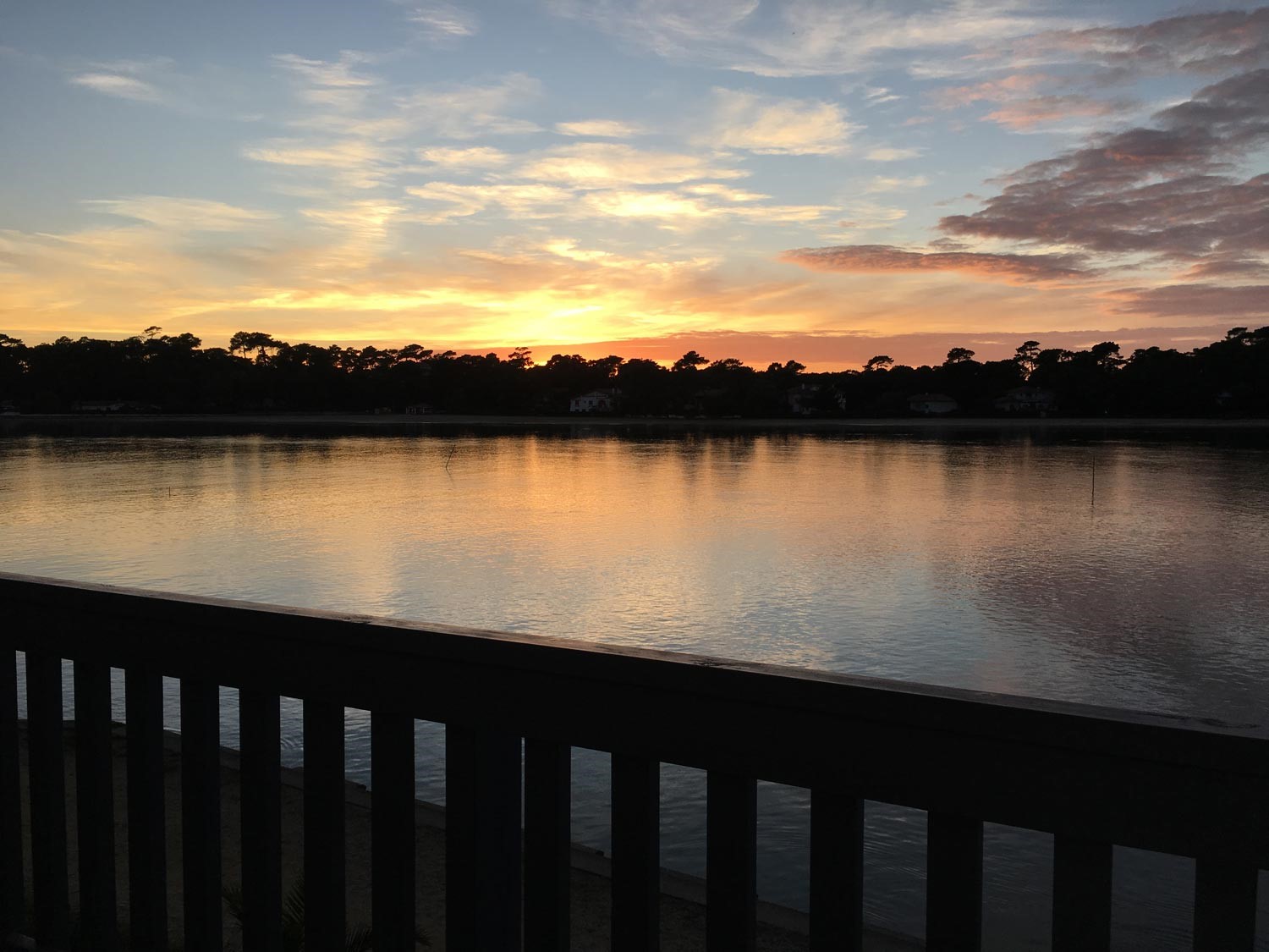 An image labelled Petit Déjeuner