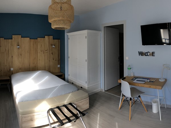 An image labelled Photo de toute la chambre