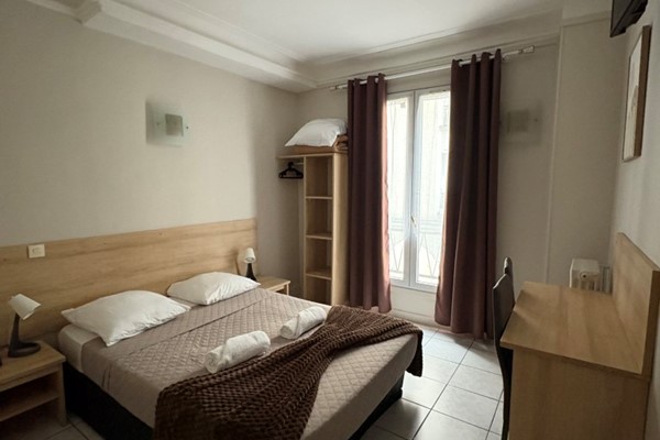 An image labelled Chambre Triple PMR / Triple