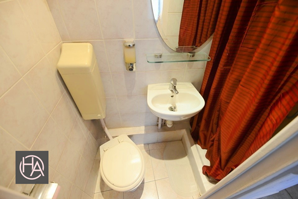 An image labelled Chambre Large Single Standard
