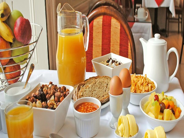 An image labelled Petit Déjeuner