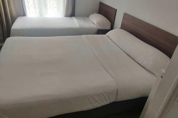 An image labelled Chambre Triple Triple budget