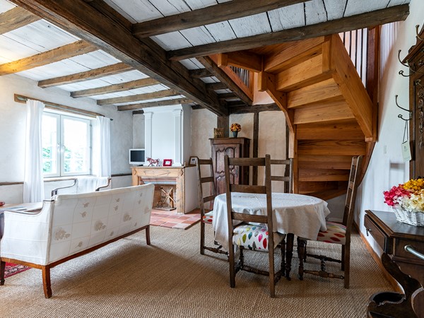 An image labelled Living room