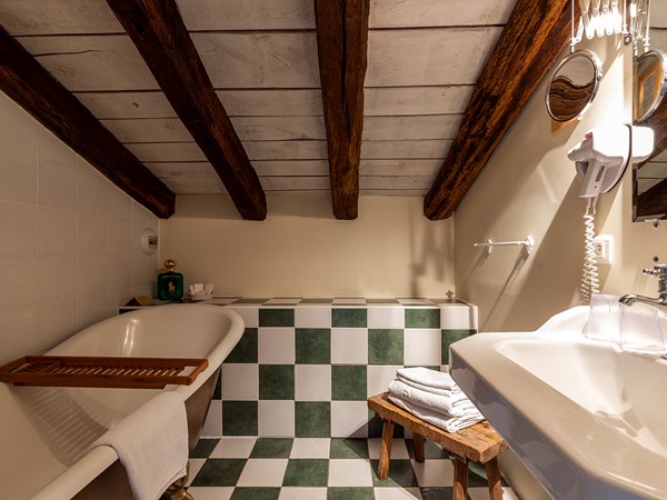 An image labelled Bathroom