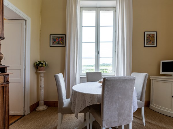 An image labelled Living room