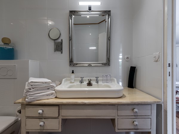 An image labelled Bathroom