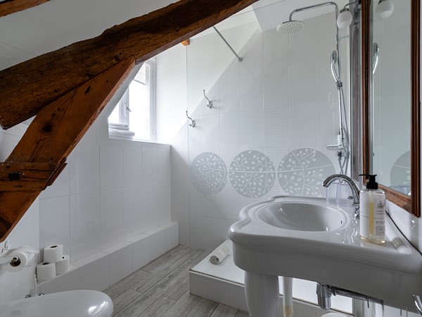 An image labelled Bathroom