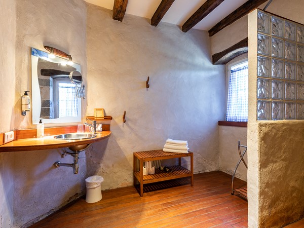 An image labelled Bathroom