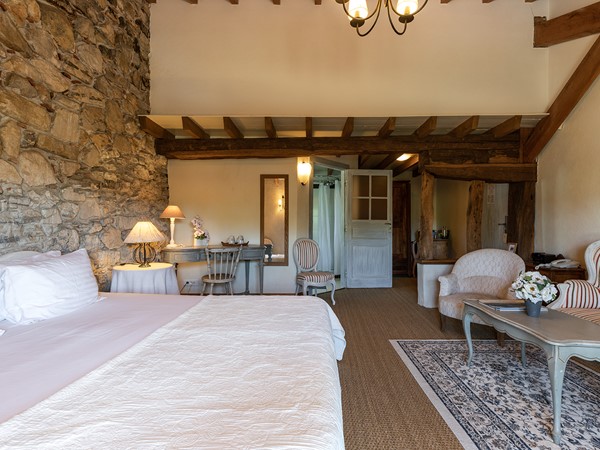 An image labelled Photo of the whole room