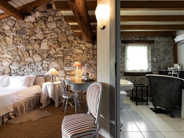 An image labelled Photo of the whole room