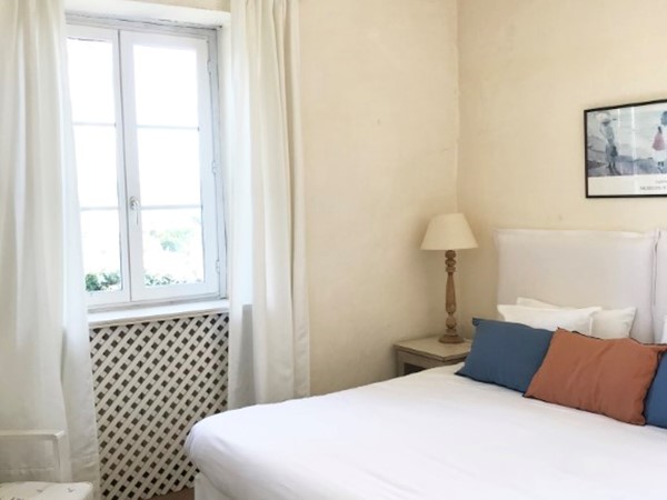 An image labelled Photo of the whole room