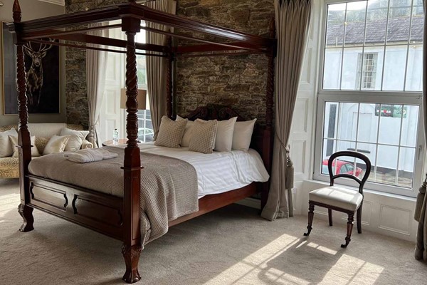 An image labelled Deluxe King Room