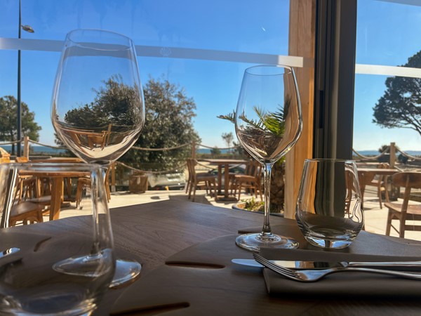 An image labelled Restaurant / où manger