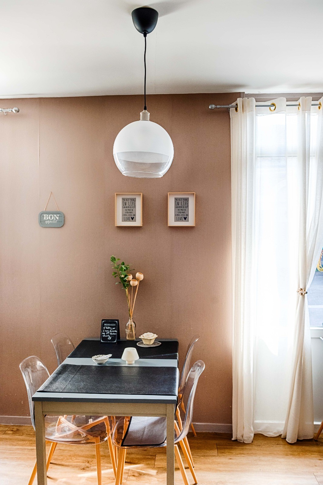 An image labelled Réception