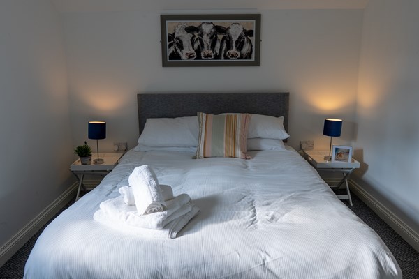 An image labelled Deluxe One-Bedroom Apartment (Sleeps 2)