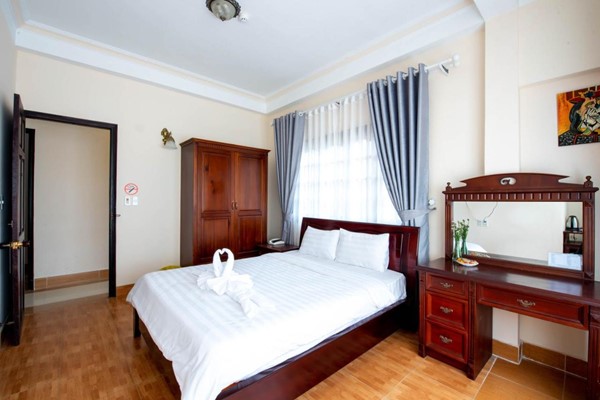 An image labelled Deluxe Double Room