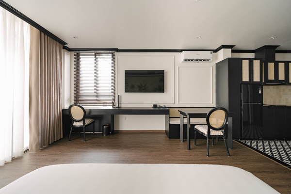 An image labelled Deluxe Suite - 16/14B Ly Nam De Str Room