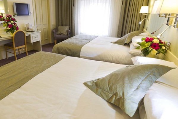 An image labelled 2 Doubles Room