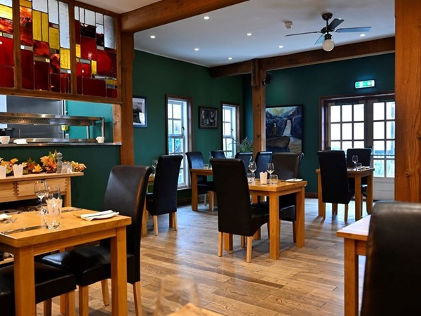 An image labelled Restaurant/places to eat