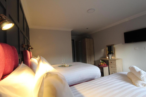 An image labelled Twin Room