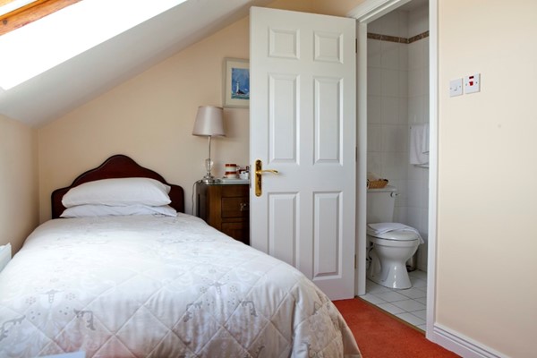 An image labelled Single Single Room